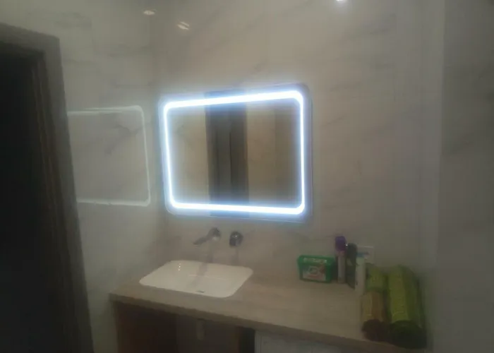 в 50 метрах от моря *